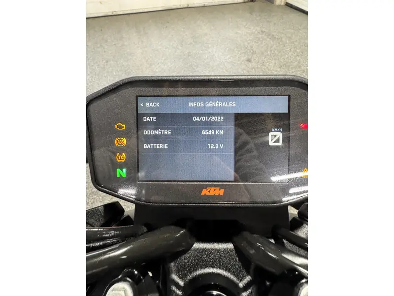 2022 KTM DUKE 890 R