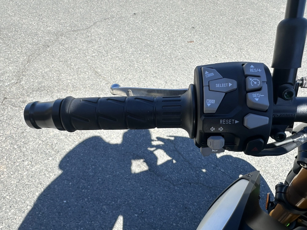 2026 Kawasaki Z900 Se alt