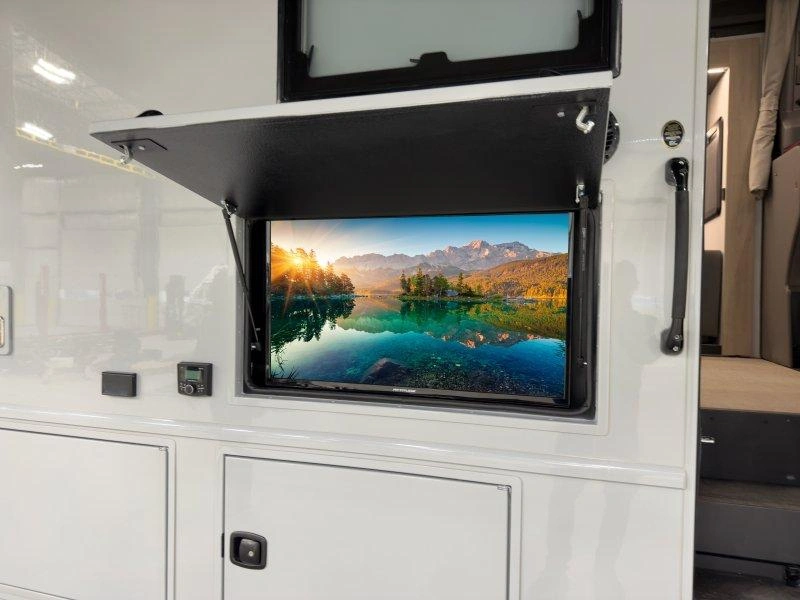 Grand Design Lineage 31zw 2027 alt