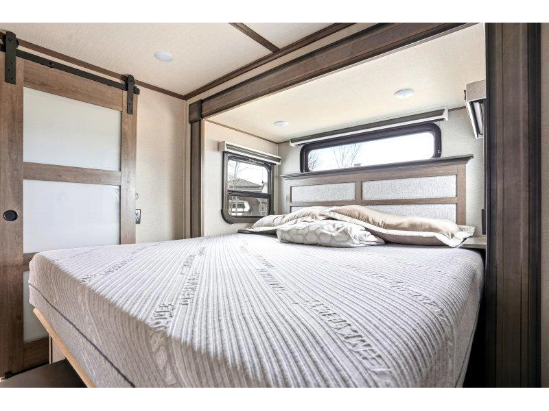 Grand Design Solitude 380fl 2022 alt