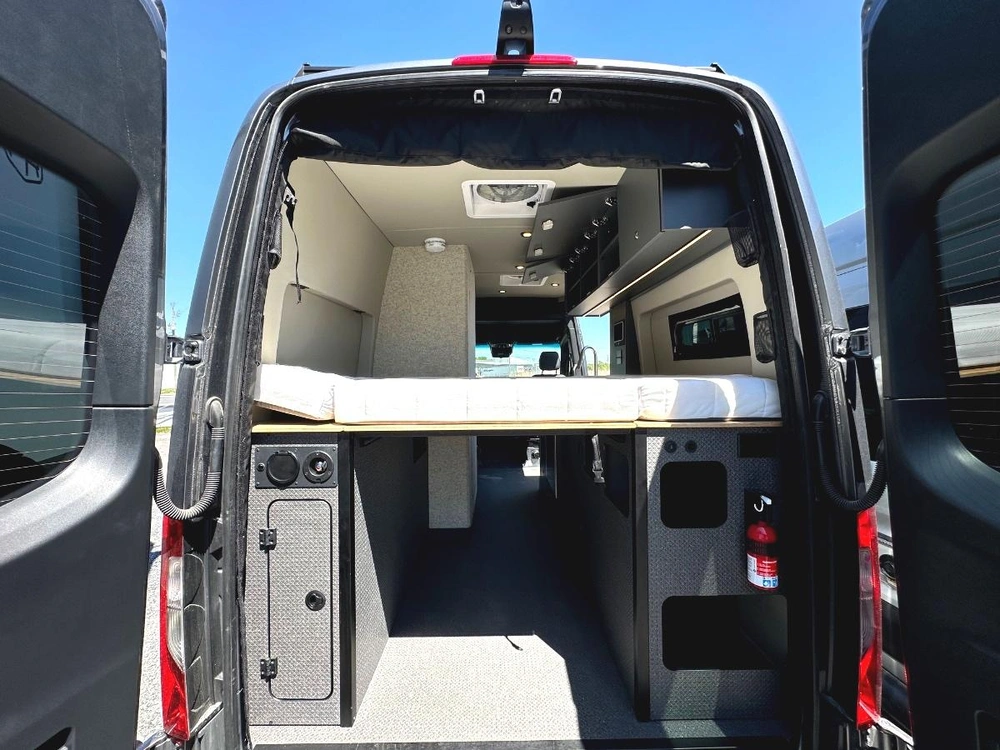 2027 Uwagen Série 4 Overland alt