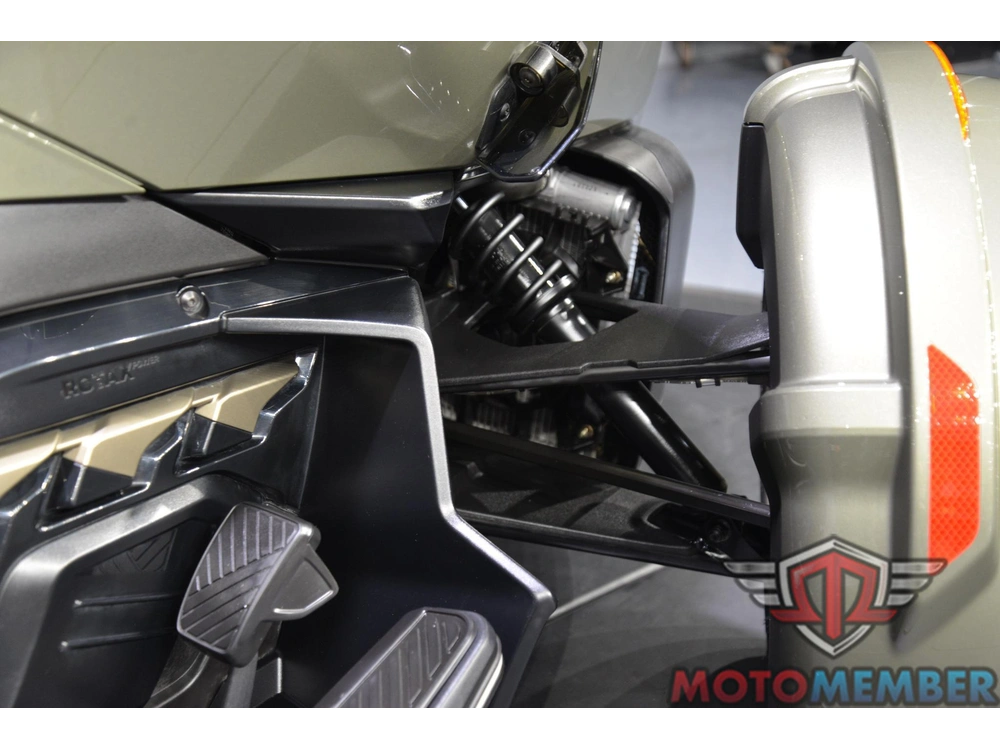 2021 Can-am Spyder Rt Sea-to-sky alt