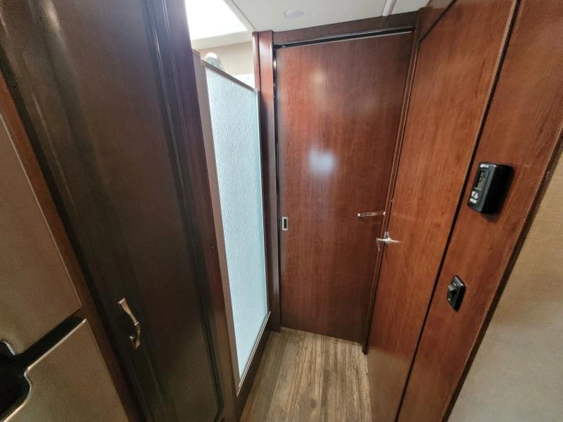 2017 Fleetwood Jamboree 31u alt