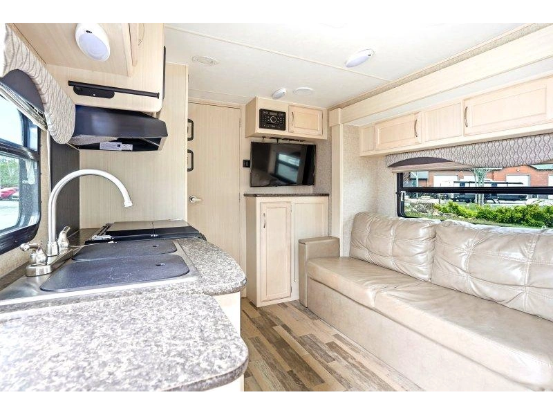 Winnebago Micro Minnie 2106fbs 2018 alt