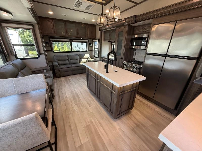 Grand Design Solitude 378mbs 2022 alt