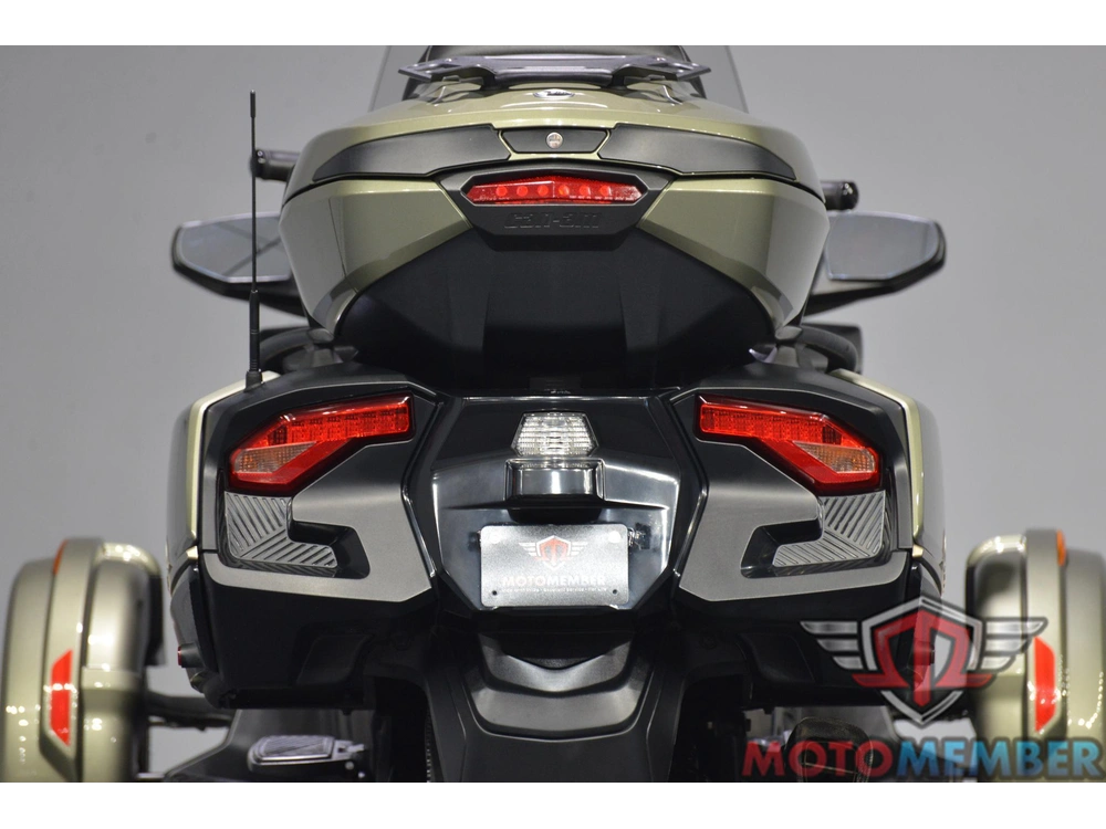 2021 Can-am Spyder Rt Sea-to-sky alt