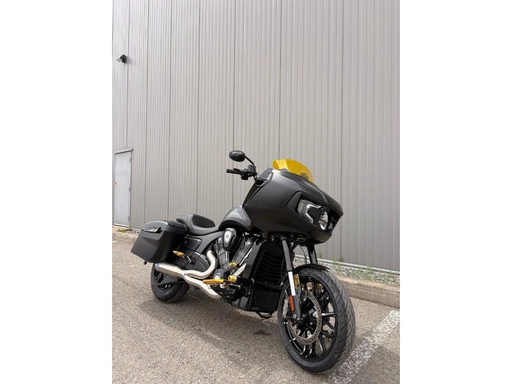 Indian Motorcycle Challenger Dark Horse + 112 & Audio Package 2026 alt