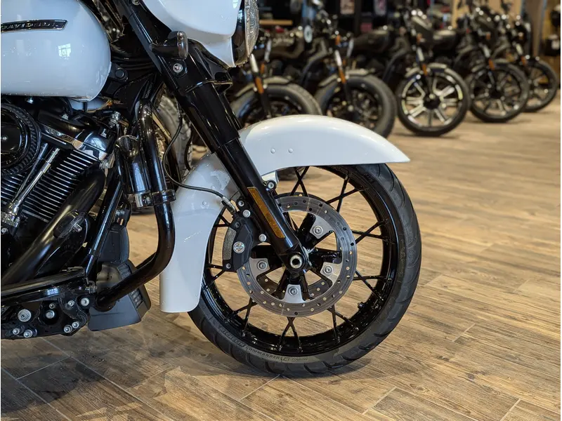 2020 Harley-Davidson Street Glide Special // Stone Washed White Pearl thumbnail 4