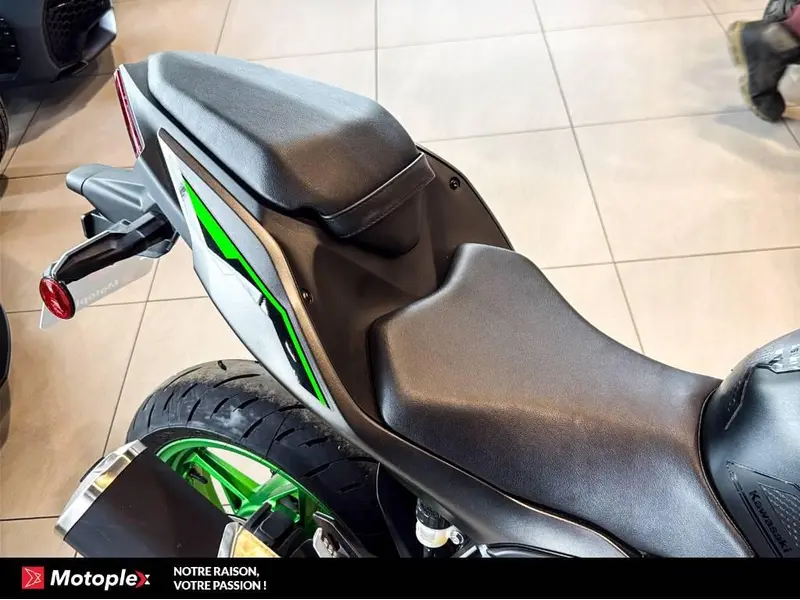 2024 Kawasaki Z500 SE thumbnail 4