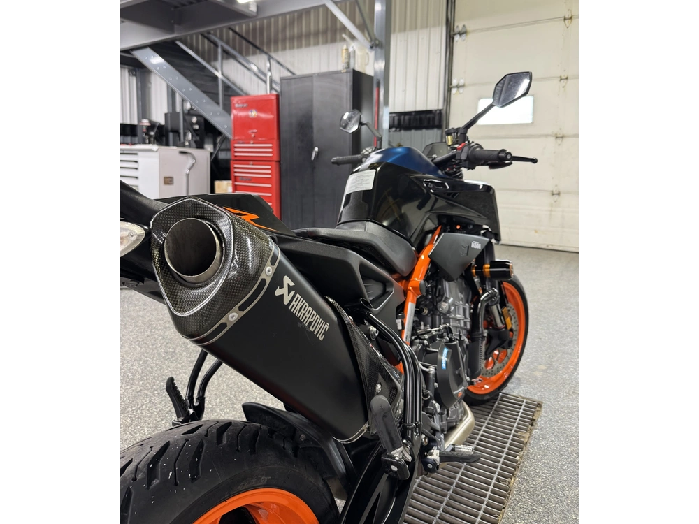 Ktm Duke 890 R 2022 alt