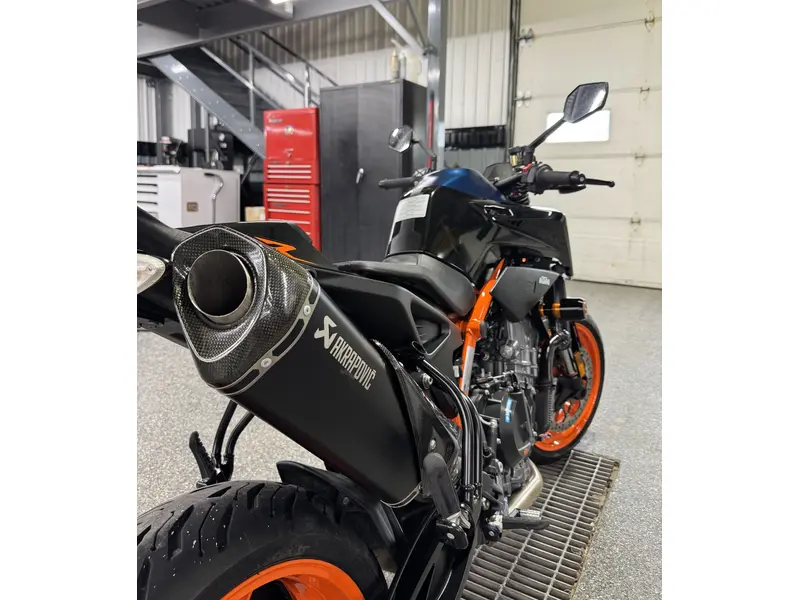 2022 KTM DUKE 890 R