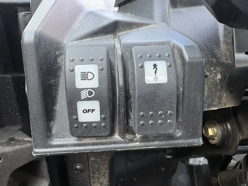 2023 Can-Am Commander XT 700 thumbnail 12