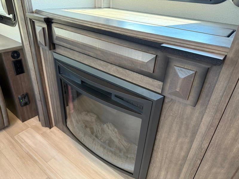 Grand Design Solitude 378mbs 2022 alt