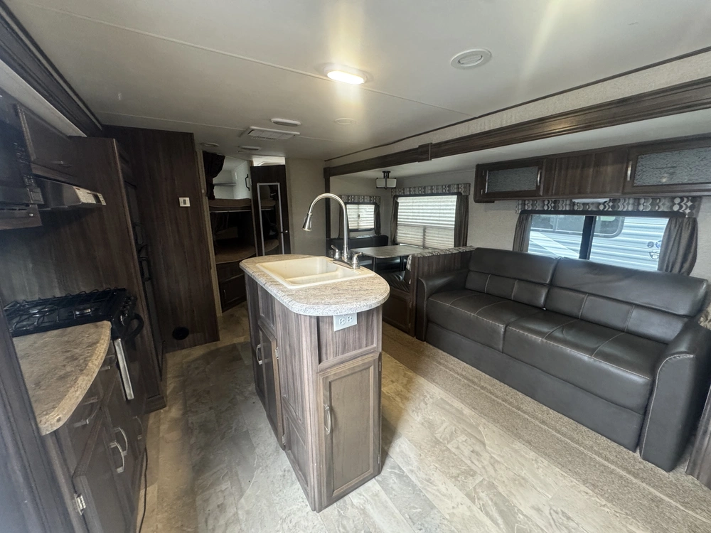 2017 Coachmen Apex 276 Bhss alt
