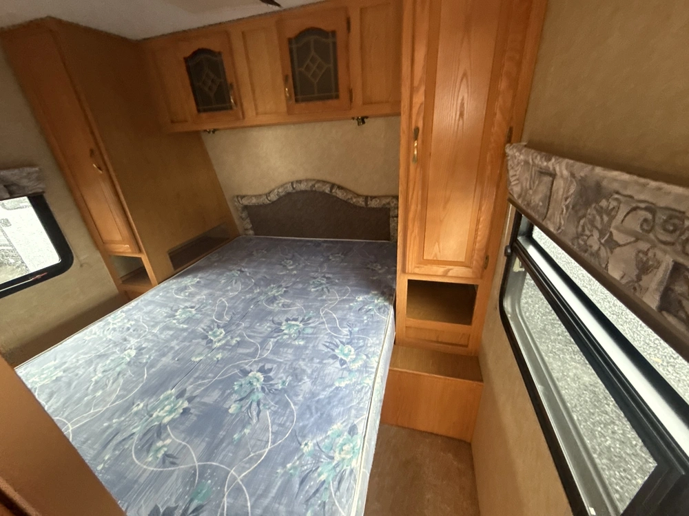 2006 Forest River Sandpiper 321bht alt