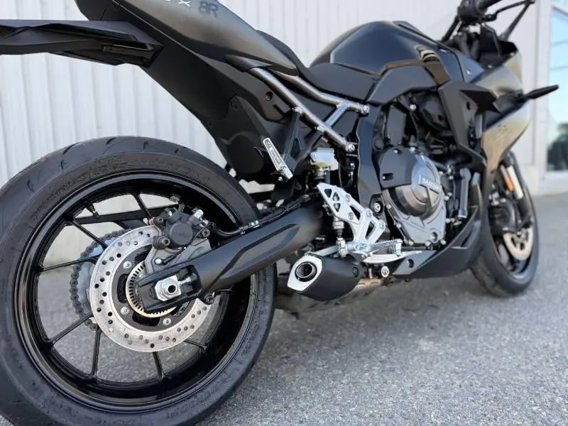 2025 Suzuki GSX-8R thumbnail 12