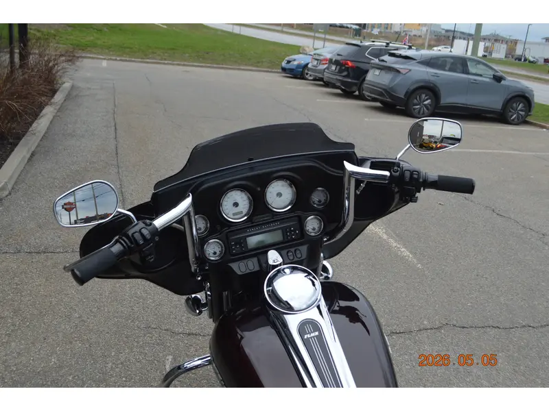2011 Harley-Davidson FLHX thumbnail 6