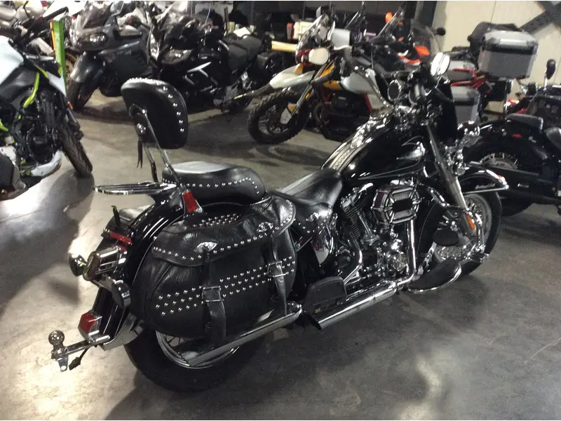 2011 Harley-Davidson Softail Heritage FLSTC Abs thumbnail 4