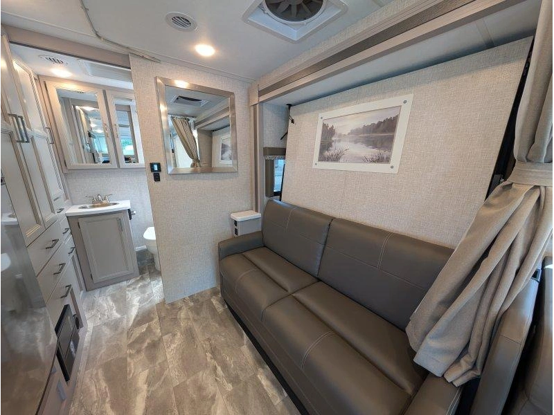Thor Motor Coach Echelon Mb24 2024 alt