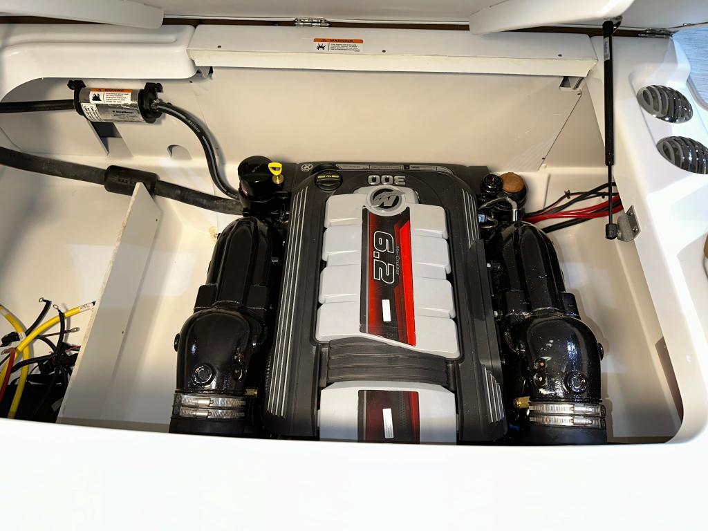 2024 Four Winns HD5 MERCRUISER 6.2L / BRAVO 3 thumbnail 16