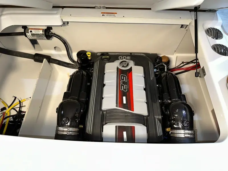 2024 Four Winns HD5 MERCRUISER 6.2L / BRAVO 3