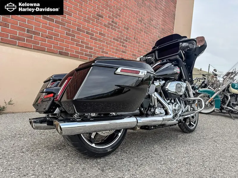 2026 Harley-Davidson FLHX - Street Glide® thumbnail 12