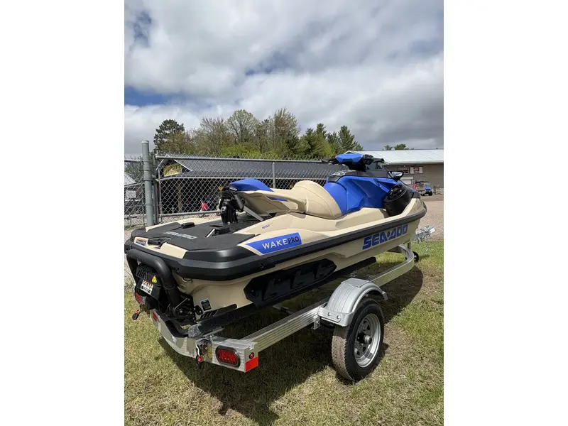 2026 Sea-Doo WAKE PRO 230 SOUND thumbnail 2