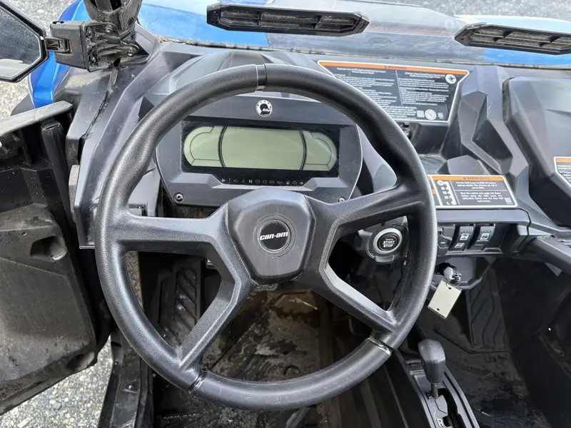 2023 Can-Am Commander XT 700 thumbnail 10
