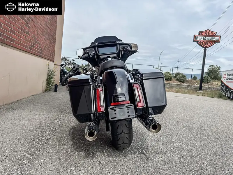 2026 Harley-Davidson FLHX - Street Glide® thumbnail 5
