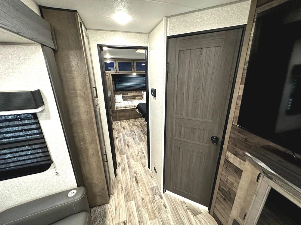 2022 Venture Rv Sporttrek 272vrk alt