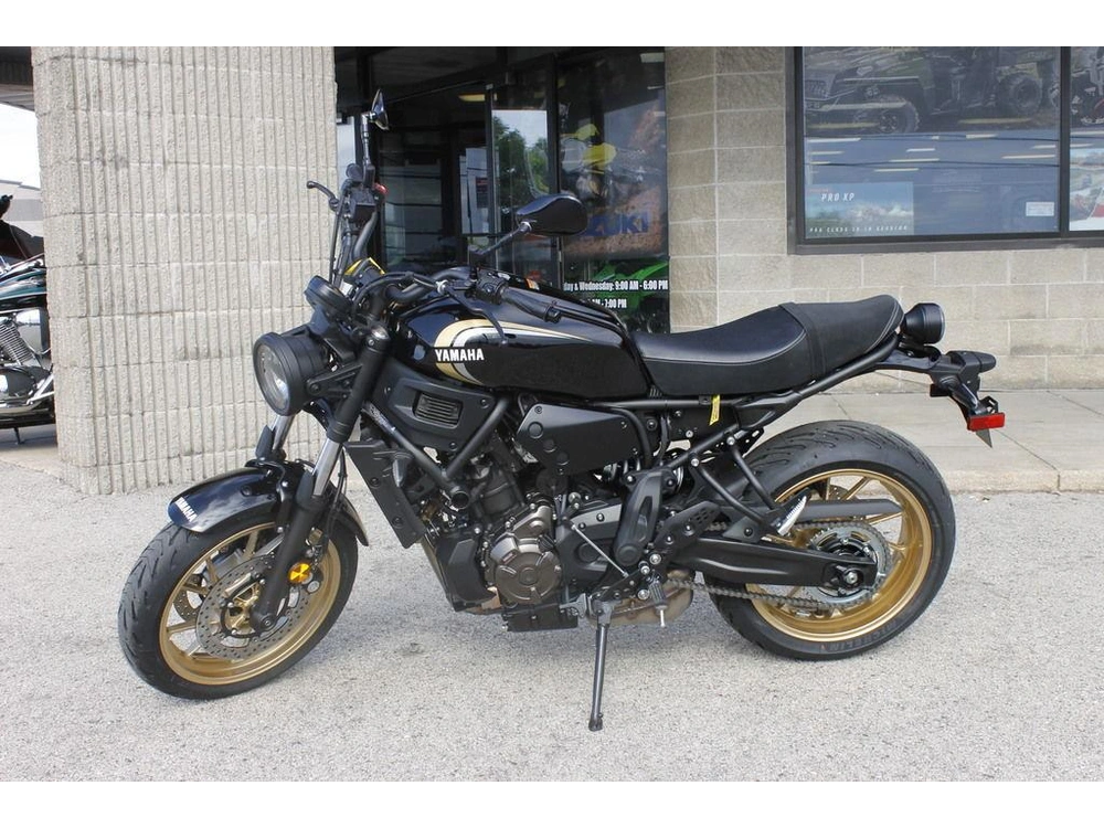 2026 Yamaha Xsr700 alt