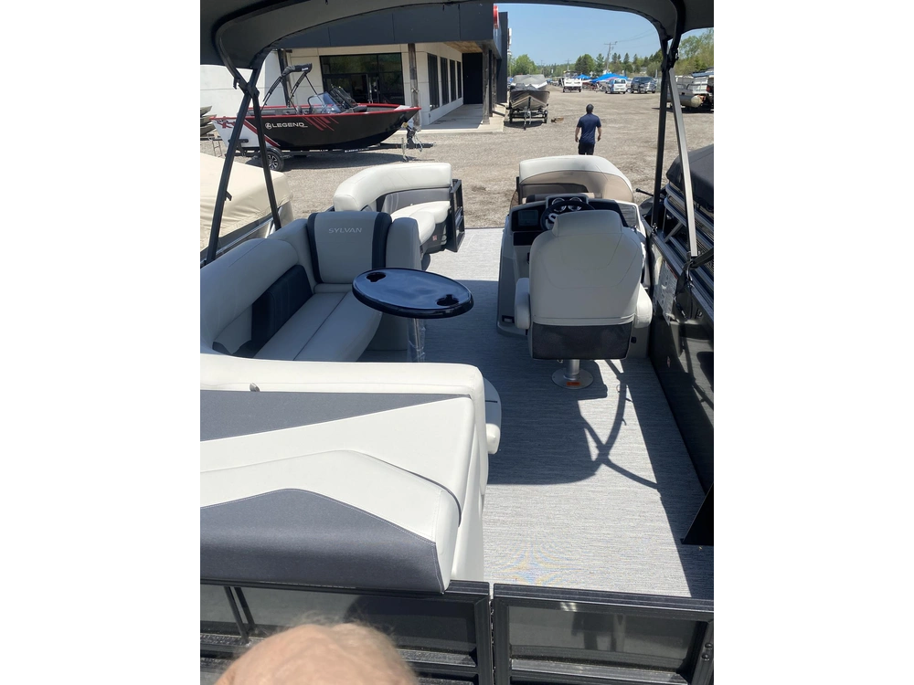 2026 Sylvan Mirage 820 Cruise alt