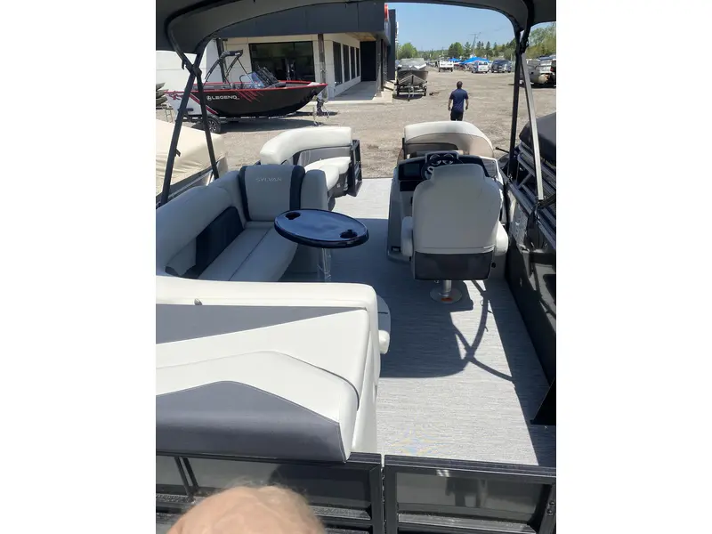 2026 Sylvan Mirage 820 Cruise thumbnail 2