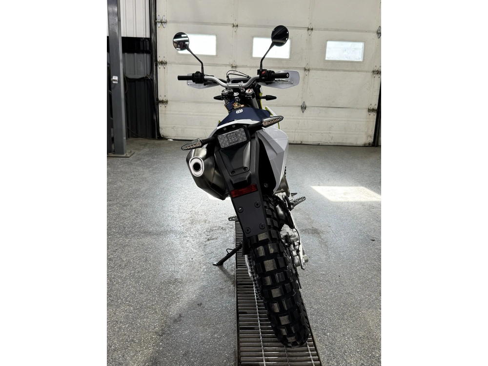 Husqvarna 701 Enduro 2027 alt
