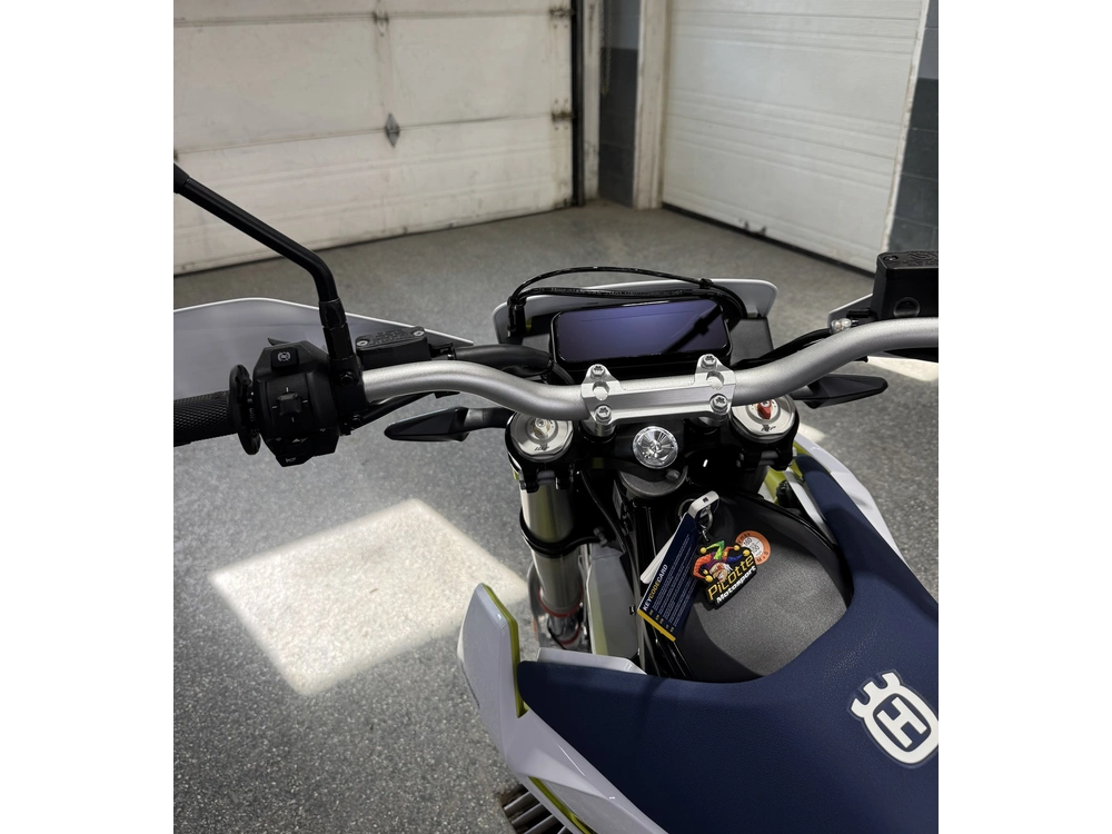 Husqvarna 701 Enduro 2027 alt