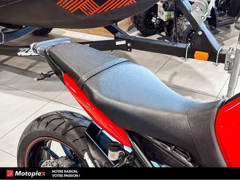 2014 Yamaha FZ09 thumbnail 5