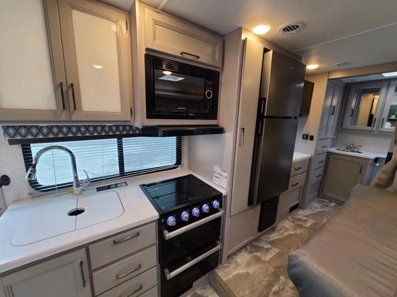 Thor Motor Coach Echelon Lc25 2024 alt