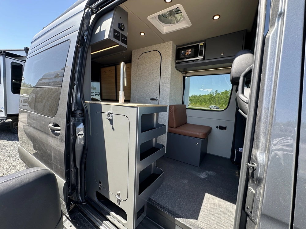 2027 Uwagen Série 4 Overland alt