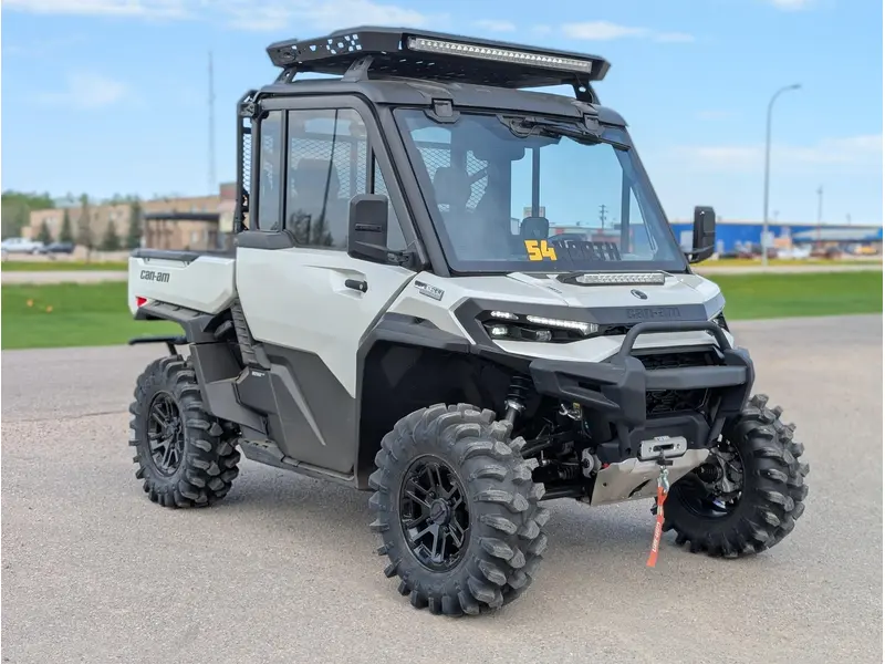 2026 Can-Am Defender Limited HD11 - White *DEMO* thumbnail 2