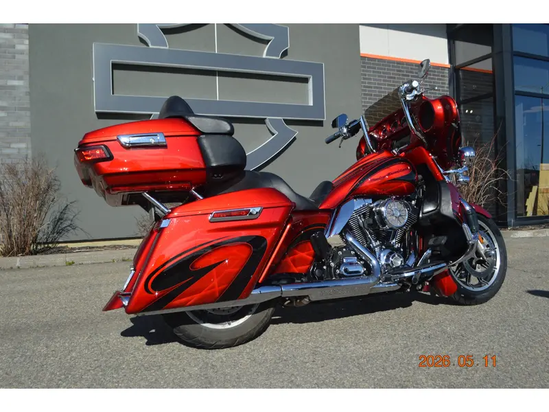 2015 Harley-Davidson FLHTCUL thumbnail 2