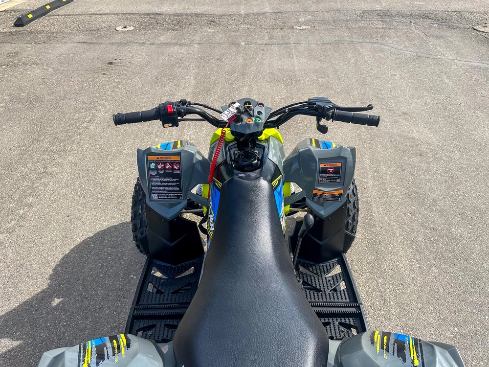 2021 Polaris Outlaw 110 - Avalanche Gray/lime Squeeze alt
