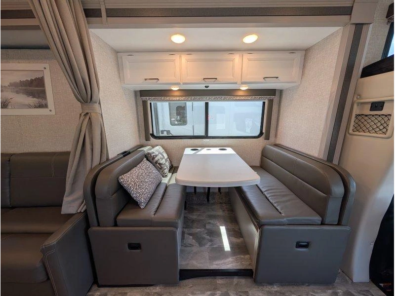 Thor Motor Coach Echelon Mb24 2024 alt