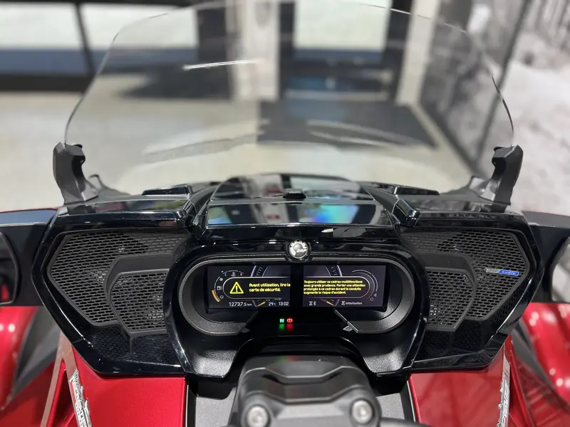 2018 Can-Am SPYDER F3 LIMITED DARK SE6 **BAS KILOMÉTRAGE!!** thumbnail 9