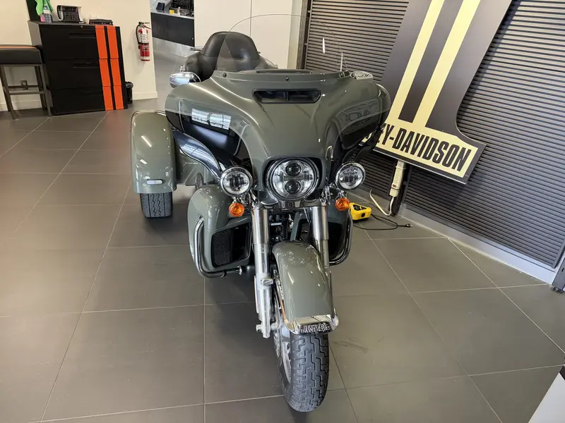 2021 Harley-Davidson FLHTCUTG Tri Glide Ultra FLHTCUTG thumbnail 3
