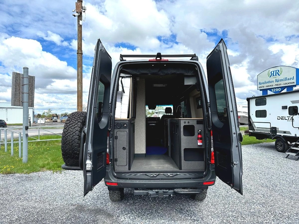 2027 Uwagen Série 4 Overland alt
