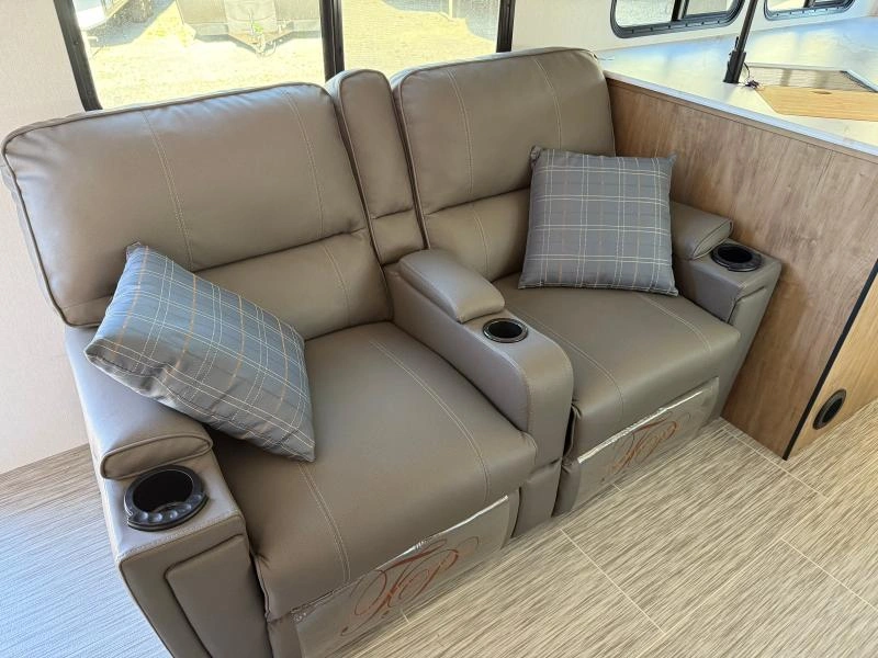Coachmen Freedom Express 274rks 2025 alt