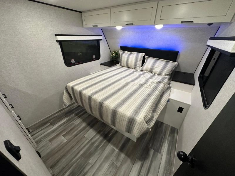 2027 Jayco Jay Feather 27mk alt