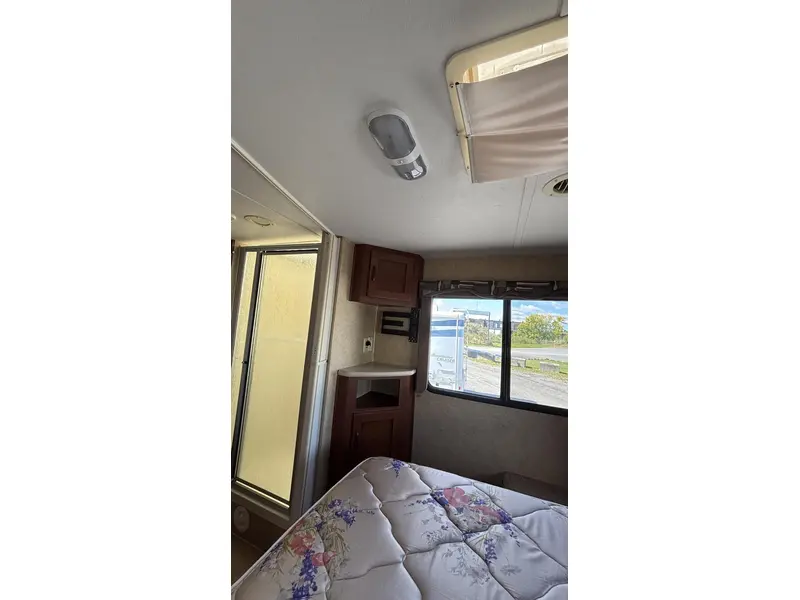 2011 Forest River SUNSEEKER 3100 thumbnail 15