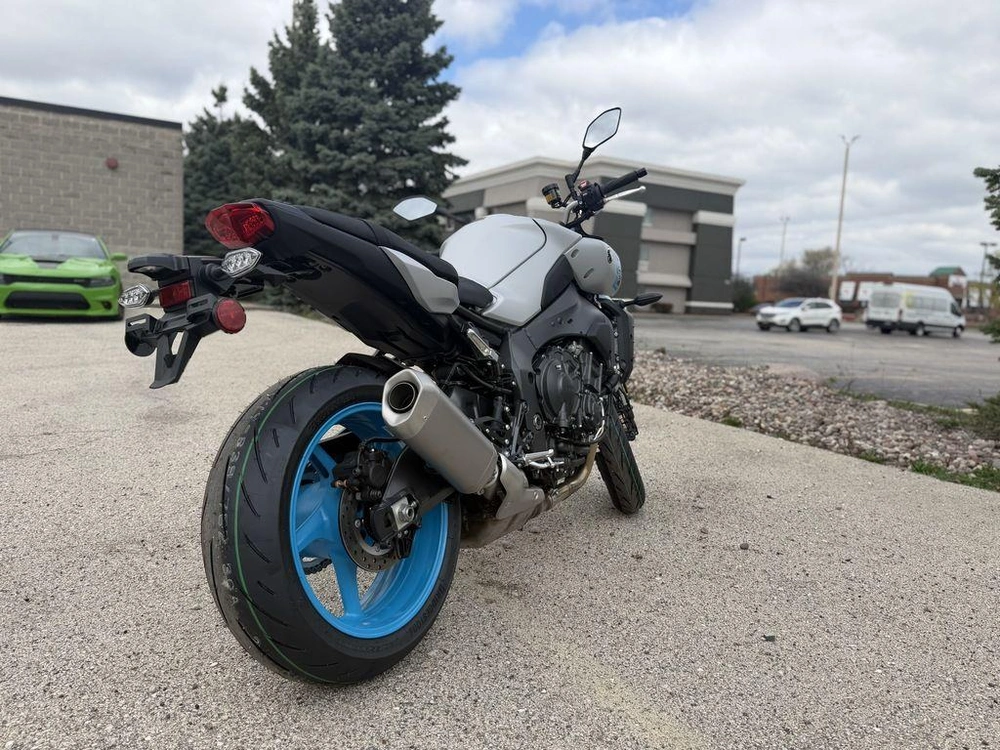 2026 Yamaha Mt-10 alt