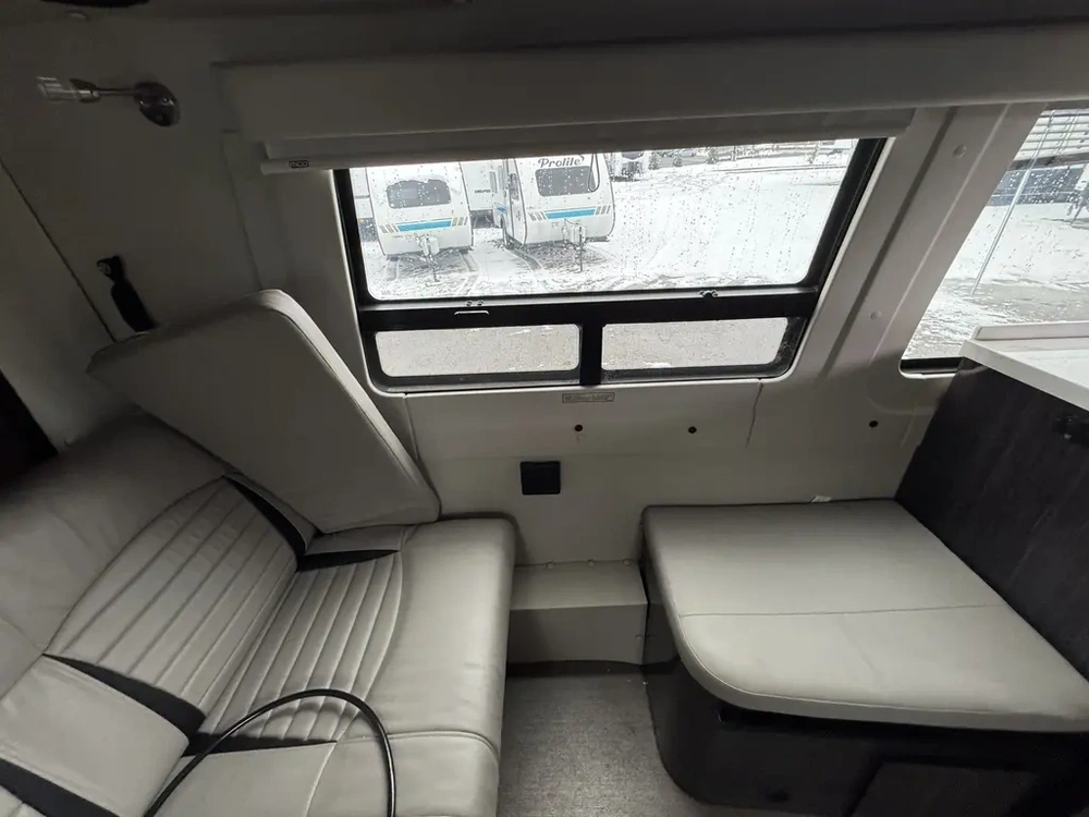 2022 Winnebago Era 70b alt